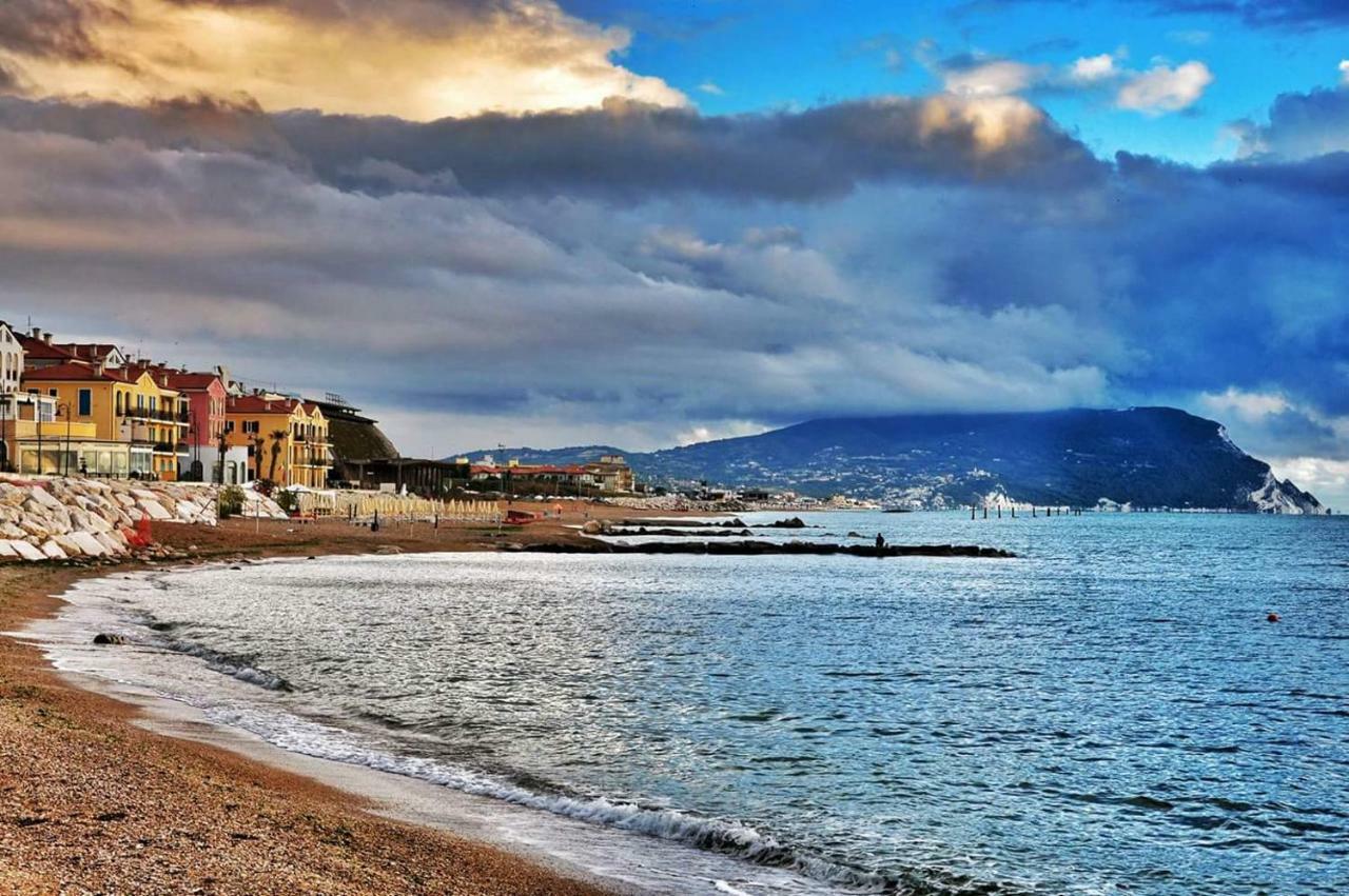 Porto Recanati Zimmer Bagian luar foto